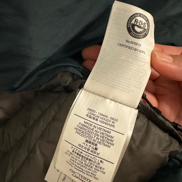 Arc’Teryx Women’s Green Puffer Jacket Authentic - Picture 4 of 6